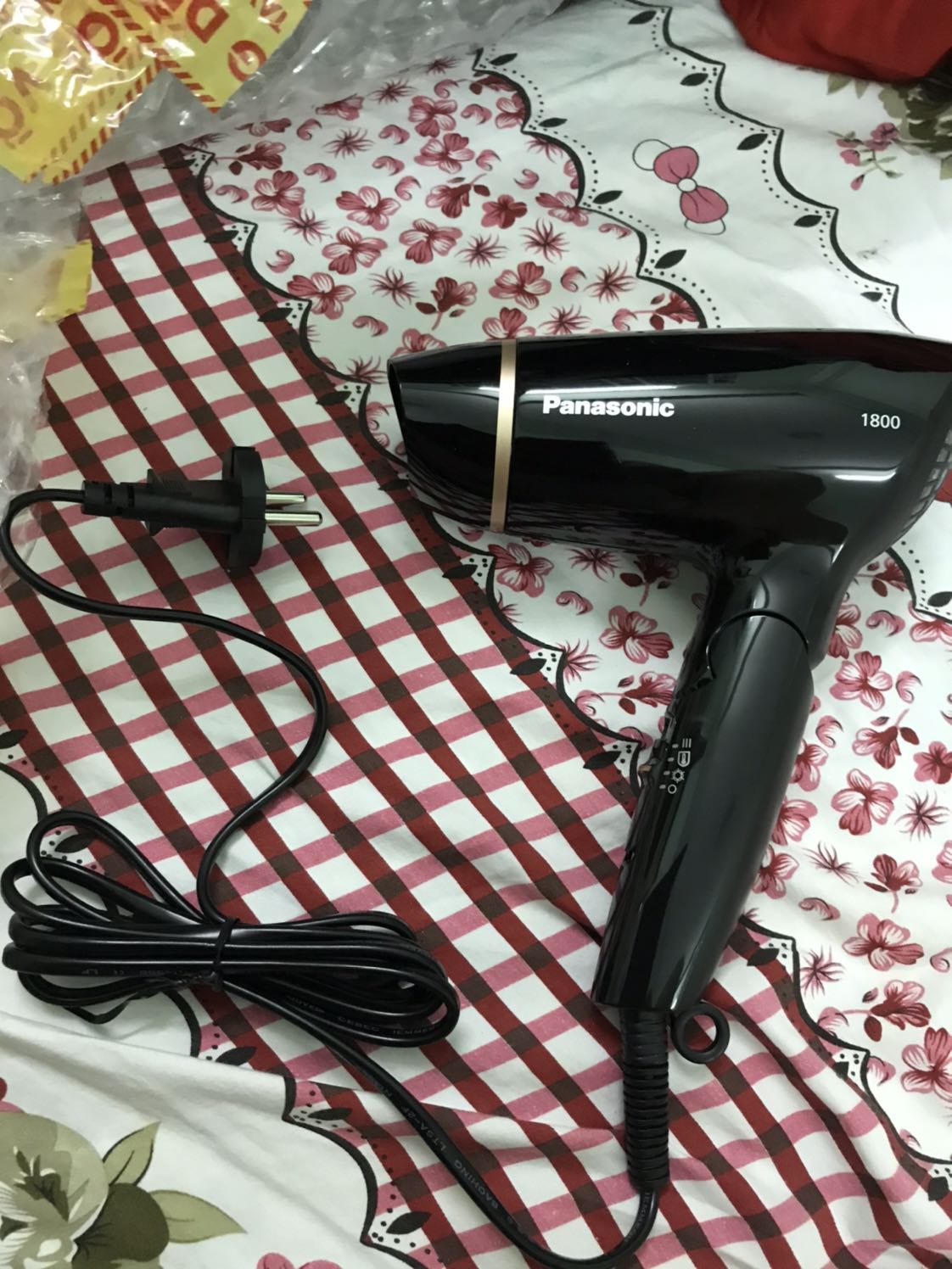 máy sấy gọn, đẹp, tóc con gái mình khá dày nên sấy hon,