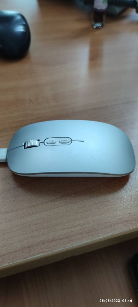 Em mua dùng trên vp, vội nên không *** trước mà đem vứt cái hộp, xong cắm dùng đc 1 hôm thì hôm qua nó đơ, em nghĩ nó hết pin em sạc 1 buổi chiều, nay lên dùng thì ko thấy đèn đóm đâu cả, bật on căm sạc cũng ko thấy đỏ, vậy giờ sao shop? Em mua lại lần 2 mà sao con này quế quá!