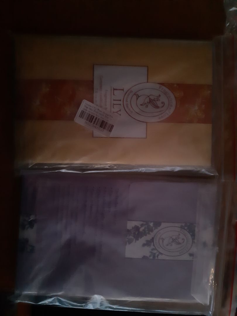 Mình mua thử hai loại trong đợt giãn cách vừa qua. Giao hàng quá lâu, cũng thông cảm nhưng sau giãn cách rồi cũng còn chờ nữa. Sản phẩm không có mùi thơm nhiều nên không biết có xài lâu không.