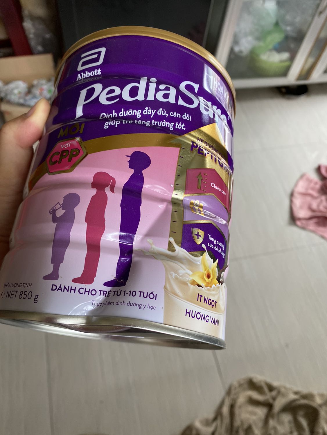 Lúc này đơn vị vận chuyển hàng xấu nhe
Hôm qua giao thùng pediasrue nước thì rách vỏ thùng giấy lắm lem thấy ghê
   Hôm nay *** sữa móp phần dưới jnha