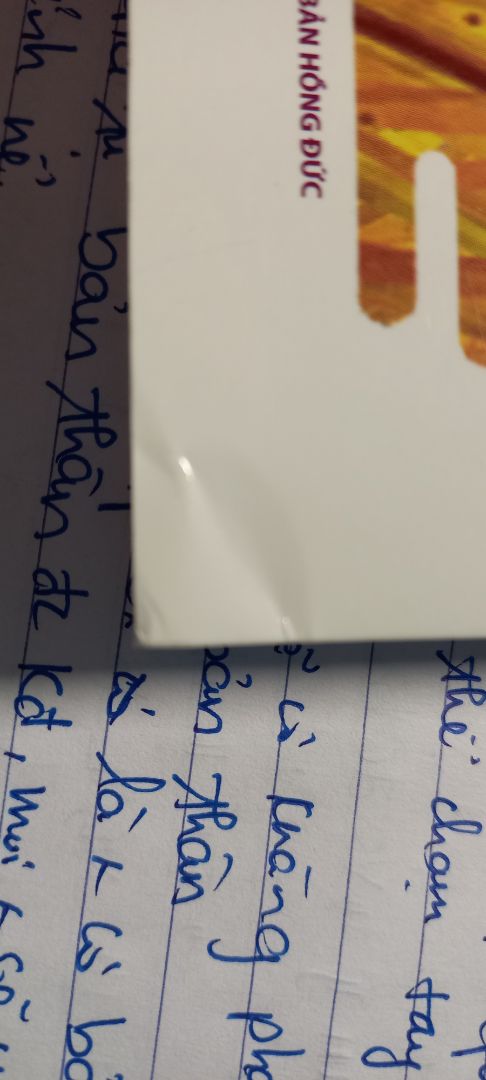 Nội dung của sách thì ổn nhưng hàng bị móp góc và có nhiều vết xước. Lúc giao hàng đến thì hộp hơi nát.