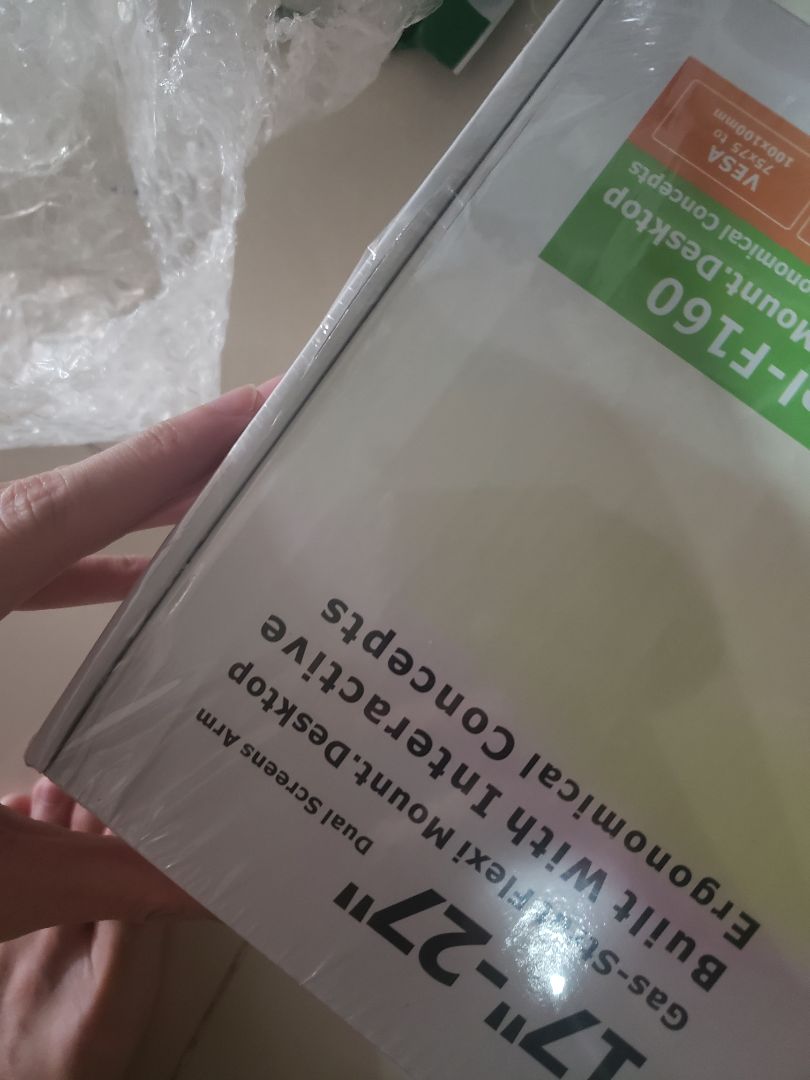 Giao nhanh nên phần giao hàng rất ưng ý, chỉ có trên hộp lủng 1 lỗ mặc dù chưa bóc seal nên không ưng lắm. Hàng vẫn chưa dùng thử nên tạm cho 4 sao