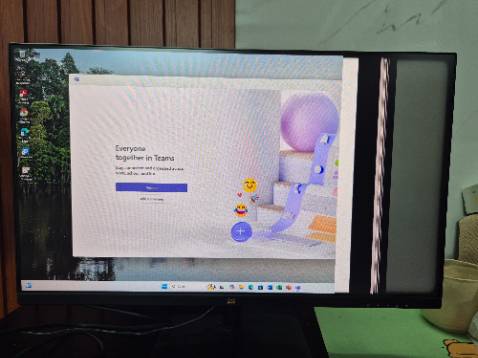 The worst Customer Experience ever!!!
1. Sản phẩm bị lỗi màn hình sọc cả 1 mảng lớn, đáng thất vọng đối với 1 thương hiệu như Viewsonic.
2. Cách Tiki xử lý đổi trả màn hình cũng rất chậm chạp. 
Mình cần sử dụng gấp nên đặt hàng tiki NOW giao vào chiều thứ 6, trả tiền trước. Tiki giao đến 1 sp lỗi, mình request đổi hàng, sáng thứ 7 đã giao trả sp cho shipper, và đợi. Thứ 2 tuần sau, Tiki thông báo đã nhận và kiểm tra, mình lại đợi Tiki kiểm tra. Thứ 4 Tiki lại thông báo gửi sp về NSX để thẩm định, và yêu cầu mình đợi tiếp 5-7 ngày làm việc. Mình không đồng ý đợi vì đang cần dùng gấp, nhưng Tiki vẫn không có cách xử lý nào khác ngoài việc nói mình ĐỢI tiếp!
Mình không biết phải đợi đến bao giờ, và tại sao mình đưa tiền cho Tiki mà phải chịu đưng tất cả chuyện này, từ sự phiền toái, gián đoạn công việc, và những cảm xúc tiêu cực khi trao đổi với Tiki!!
Quá thất vọng đối với 1 khách hàng từ chối sử dụng các nền tảng khác để trung thành với Tiki như mình! Chắc có lẽ Tiki muốn đẩy khách hàng sang cho đối thủ thay vì tự phục vụ.