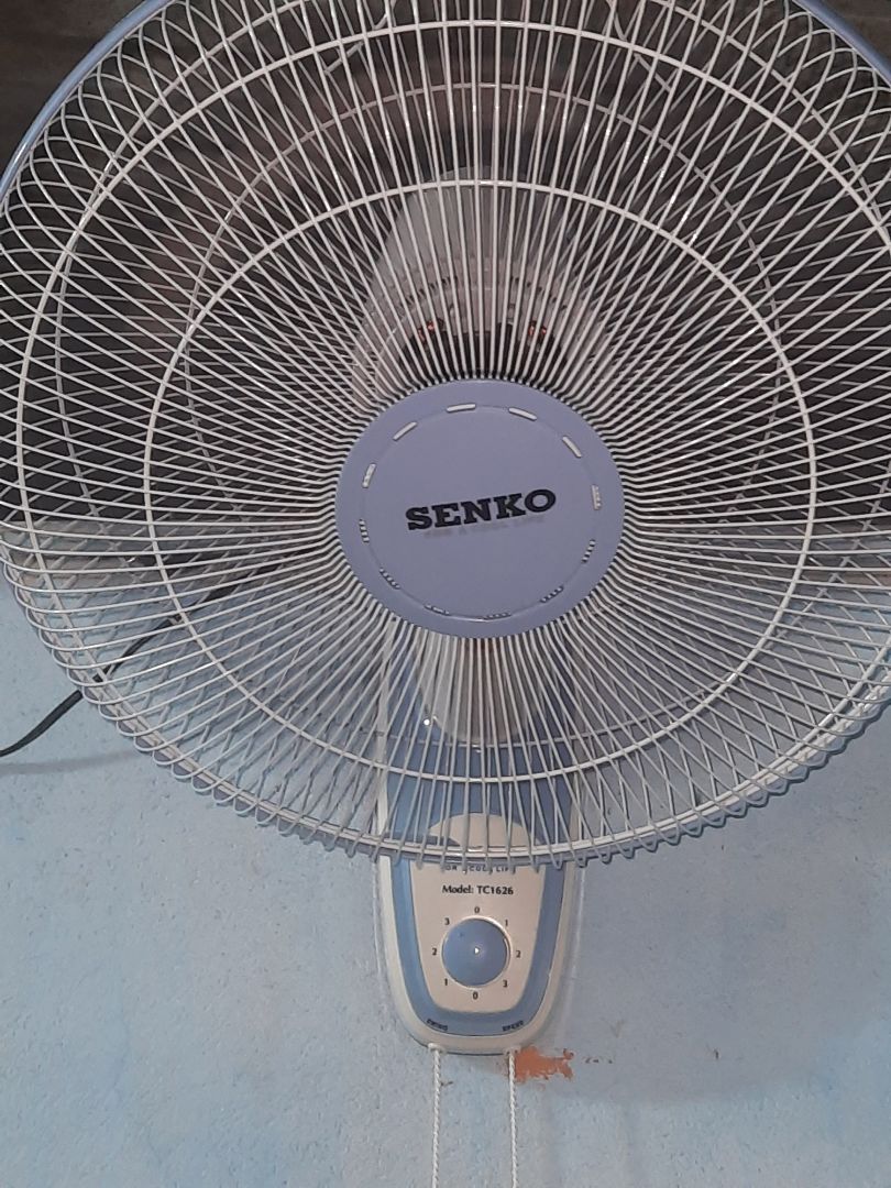 quạt đẹp. hiệu Senko thì khỏi bàn bền. giao hàng nhanh ko bể ko trầy. dễ lắp ráp. hành 9 hãng giấy bảo hành đầy đủ. l love tiki? quạt đẹp. hiệu Senko thì khỏi bàn bền. giao hàng nhanh ko bể ko trầy. dễ lắp ráp. hành 9 hãng giấy bảo hành đầy đủ. l love tiki?