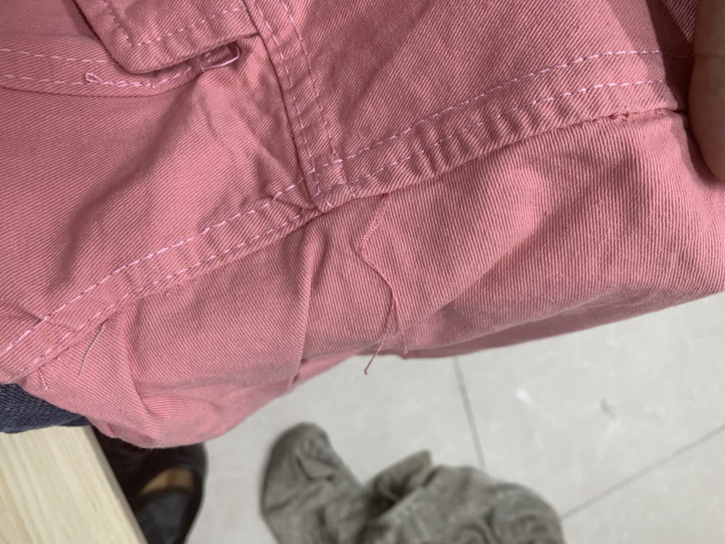 Giao mà dơ như vậy? Chỉ thừa thì ko nói mà bám bẩn. Đổi cho mình cái khác đi bạn ơi