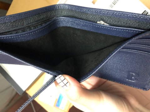 Da rất đẹp, đường may chắc chắn, hàng như mô tả, đóng gói đẹp, kèm lời chúc, thẻ bảo hành và voucher 10%.