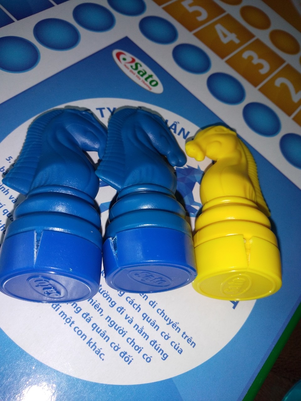 Rất nản.  gần đây tiki giao hành ko nhầm, thì lỗi
Mang cho pé chơi là pé tụt mood liền
Nhưng gọi điện thì toàn ko thấy CSKH của tiki liên hệ lại, comment thì tiki ko dám đăng lên sợ bị nhiều người biết.
Có 2 món hàng đag bị lỗi mà tiki hẹn lần hẹn lựa giải quyết chưa xong. Thì kêu đổi hàng này nữa chỉ có chuốc thêm bực mình và tốn tiền dt ( hàng lỗi là do tiki mà tôi phải trả tiền dt để complaint là sao?)