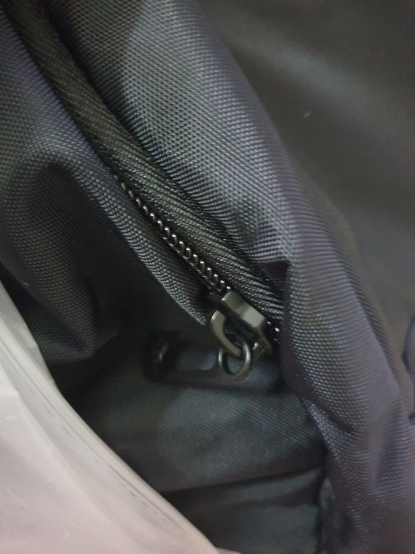 Đẹp, giao hàng nhanh, dày dặn, khóa kéo chắc chắn.