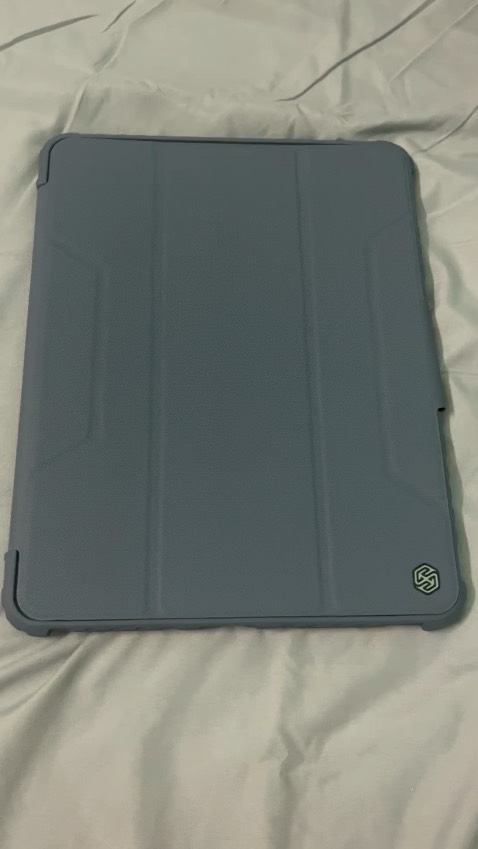 Bao ipad cực kì đẹp, chắc chắn, màu sang, cầm chắc tay.