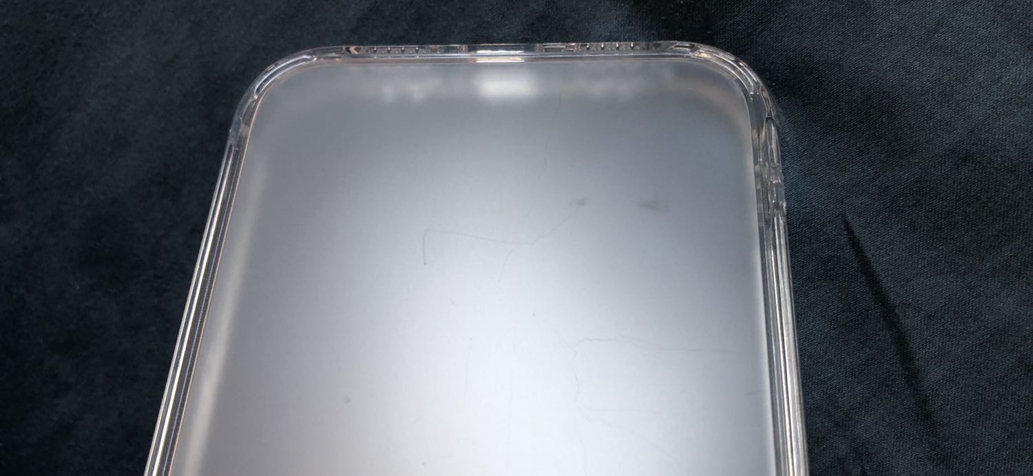 Vừa gỡ ra khỏi hộp, chuẩn bị gắn lên điện thoại mới mua thì đã trầy xước sẵn như hình.