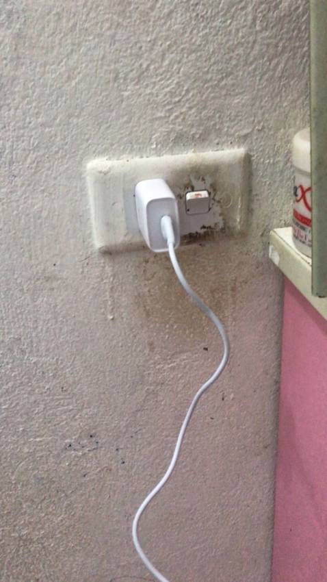 Sạc vào pin nhanh nha shop, hàng chính hãng thấy ghi chip bảo vệ dòng điện, điều chính các kiểu cũng yên tâm hơn, cảm giác dùng pin cũng thấy lâu hết hơn ko biết có phải ko hj