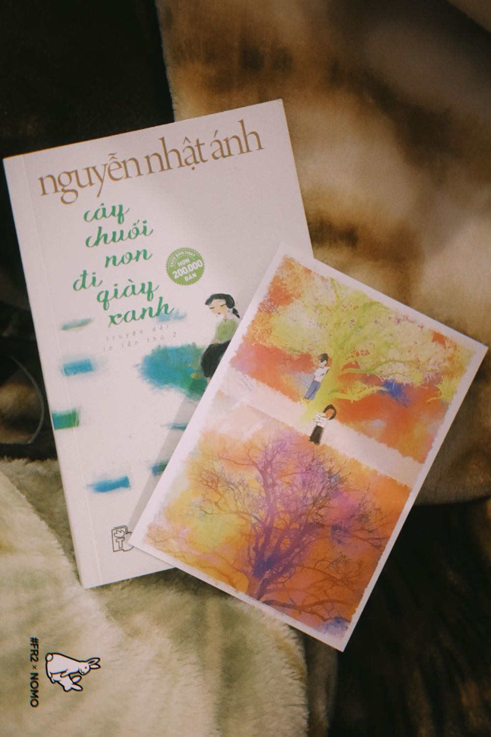 Mình rất thích sách của bác Ánh, mang đậm hương vị của tuổi thơ đen xen vào đó là những câu chuyện hài hước, dễ thương, có chút đáng yêu tuổi học trò. Tiki giao hàng rất nhanh, đúng hẹn. Sách mới có màng co bao bọc nên không bị rách và cong. Cảm ơn Tiki và những bạn đang đọc đánh giá của mình. Đây thật sự là 1 cuốn sách nên mua. Mình nghĩ mọi người nên có cuốn này trên giá sách của mình ❤️