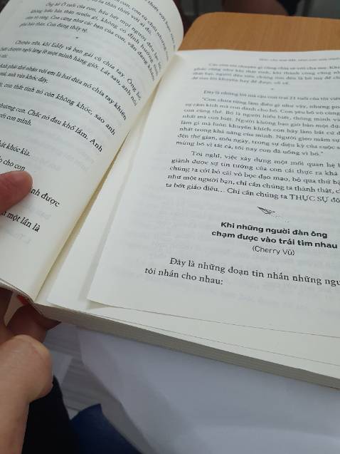 Sách hay , nhưng sao mở đến trang nào là bị bong ra thế nhỉ