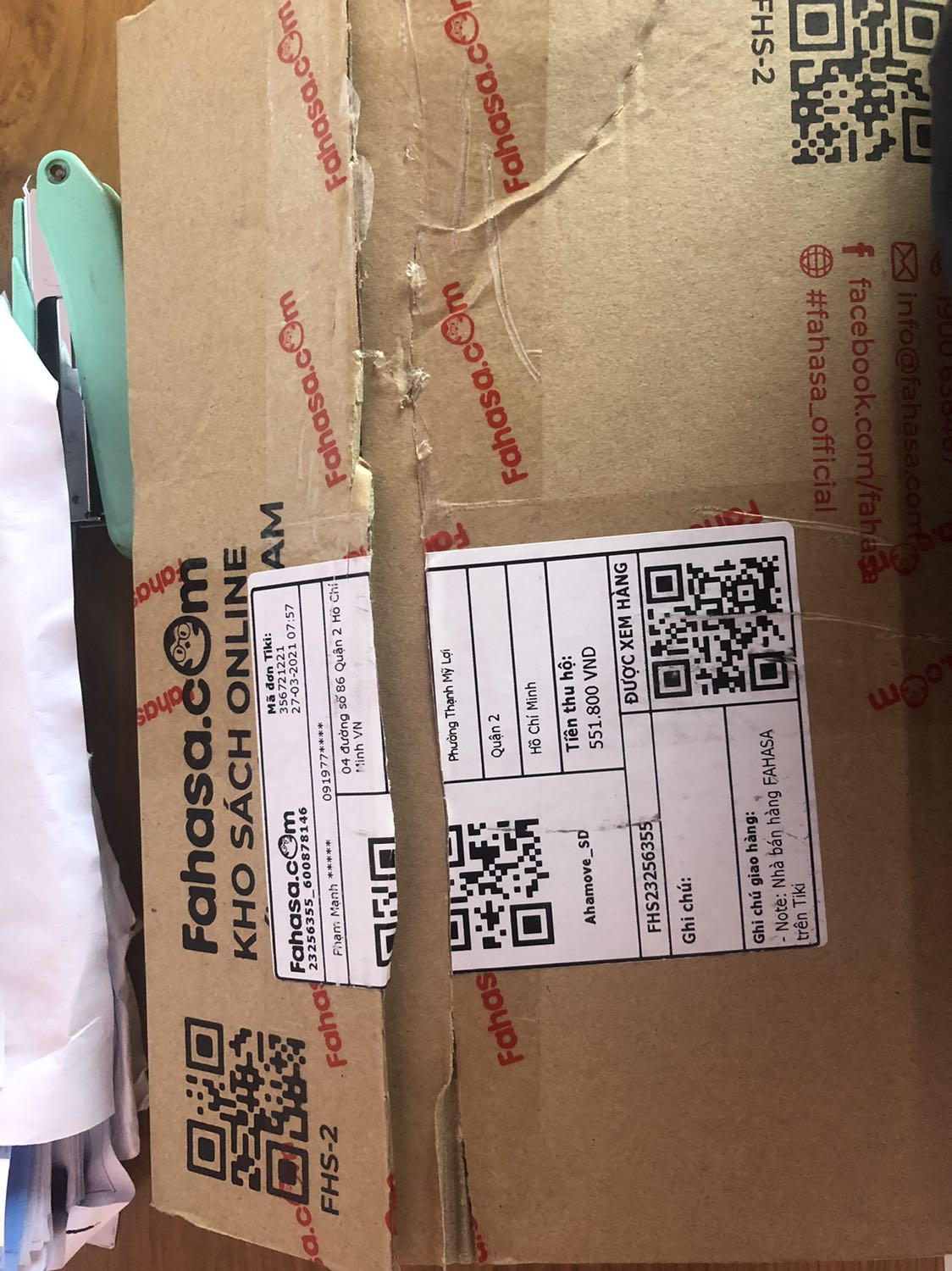 Giao hàng rất nhanh. Đặt hàng ngày 26/03, qua ngày 27/03 nhận được hàng mặc dù chọn giao hàng tiêu chuẩn.
Máy được đóng gói cẩn thận. Điều làm rất hài lòng mặc dù có thể không có sự khác biệt gì là máy là hàng nhập của Thái Lan (sản phẩm được niêm yết có thể Trung quốc/Thái Lan).
Sử dụng máy rất chắc tay và mượt mà khi dùng để giải toán cao cấp.