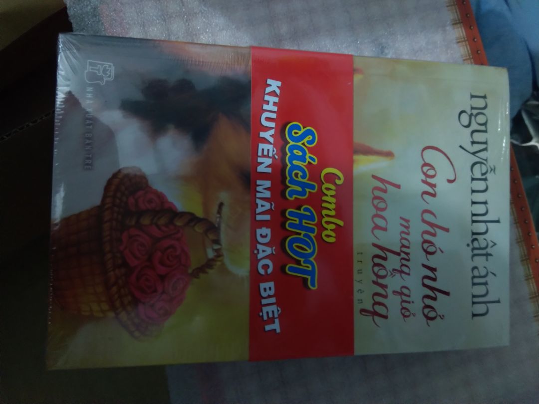 Tuy chưa kịp đọc vì tậu đến gần 20 cuốn trong dịp ngày 9/9 và dư âm của ngày này... Chuyện Nguyễn Nhật Ánh rất lôi cuốn vì đã đọc nhiều tác phẩm của ông từ lâu lắm. Tiki giao hàng nhanh, đảm bảo. Rất thích đợt sách này vì sách đẹp, giấy tốt.