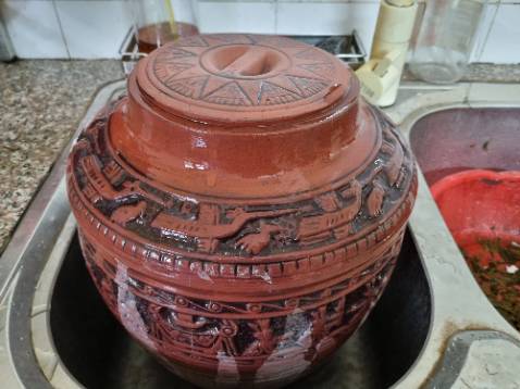 Chất lượng tốt và đẹp.  Chỉ  lỗi  là  vỡ  mất  cái  nắp  trên do  chèn  không  kỹ lúc vận chuyển