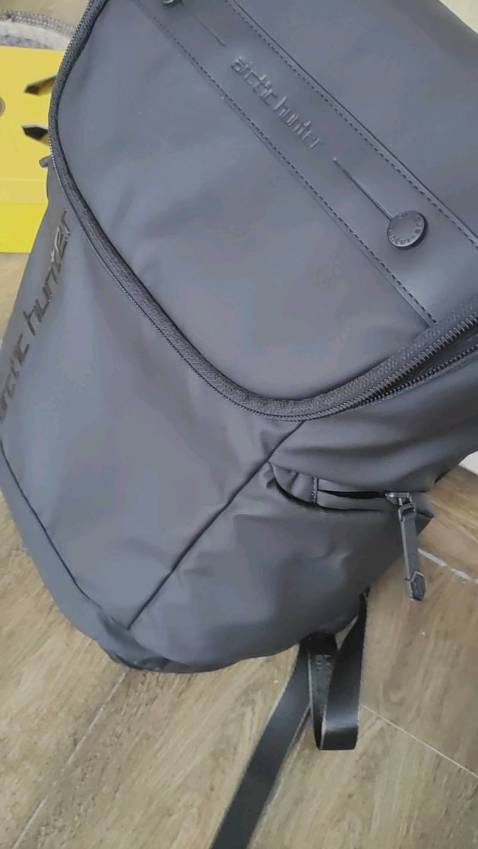 Balo rất đẹp. Sờ rất sướng. Nhiều ngăn tiện lợi. Rộng rãi. Rất đáng đồng tiền bát gạo