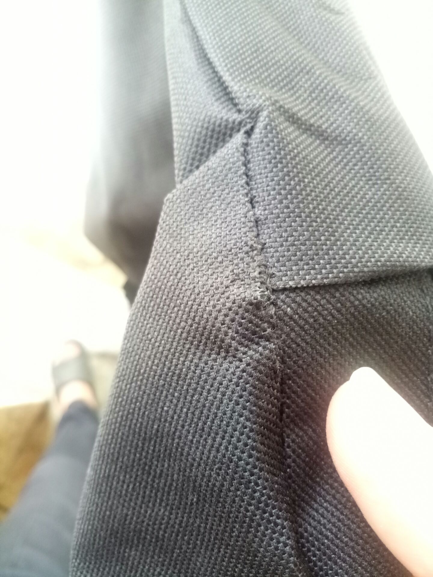 vừa mới nhận hàng, chất lượng quá kém, túi mỏng, vải như bị mục vậy, đứt chỉ vải rách... mua về xem xong bỏ vô sọt rác luôn, không dùng được...