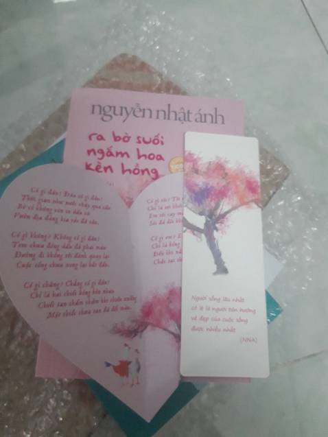 Quá là xịn luôn nè. Sách nguyên seal, phụ kiện đầy đủ, có chống sốc kỹ lưỡng. Nói chung là siêu ưng😘