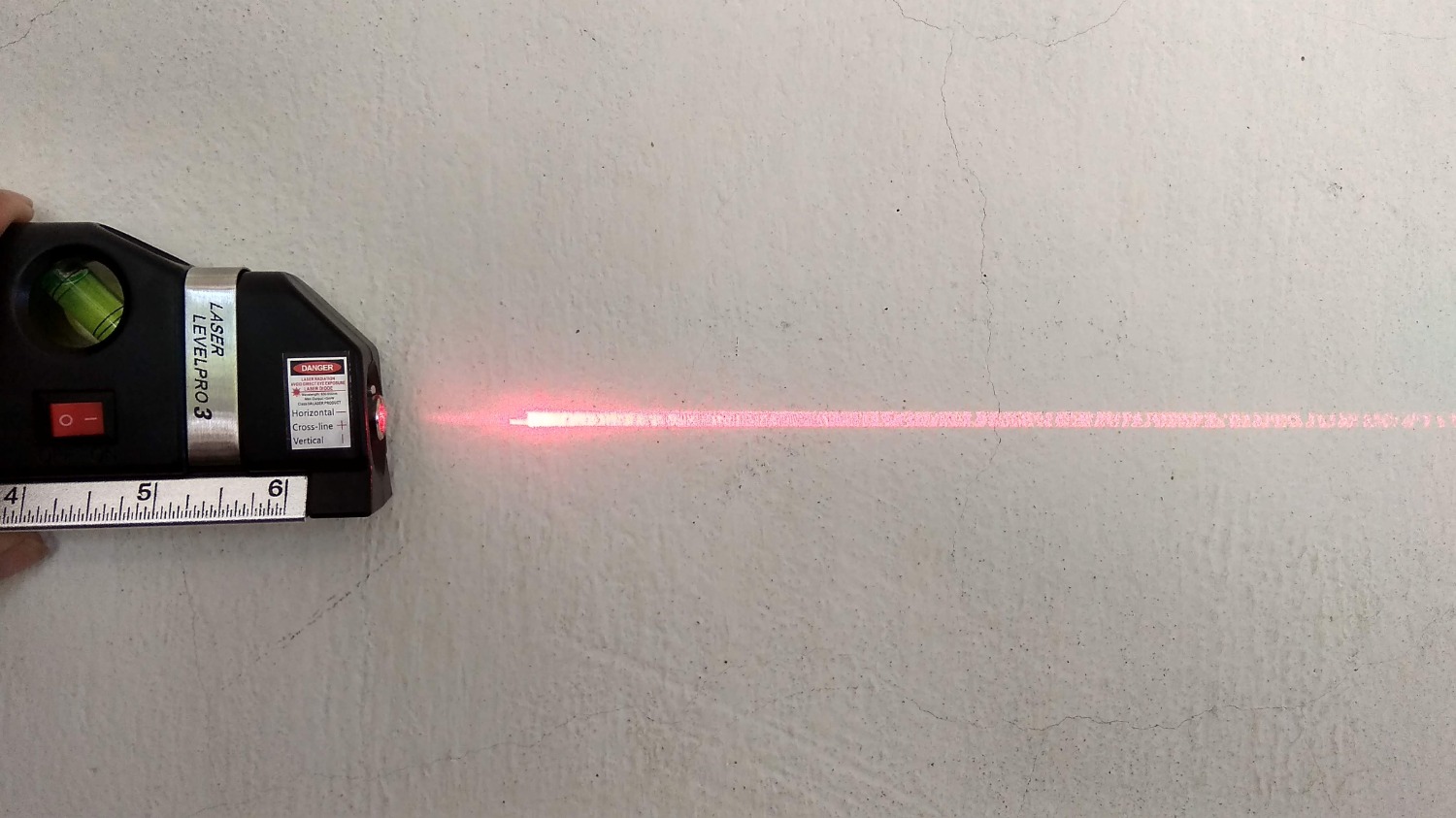 Sản phẩm đúng quảng cáo, đóng gói cẩn thận, tia lazer ngang đậm hơn tia dọc nhưng vẫn xài được.