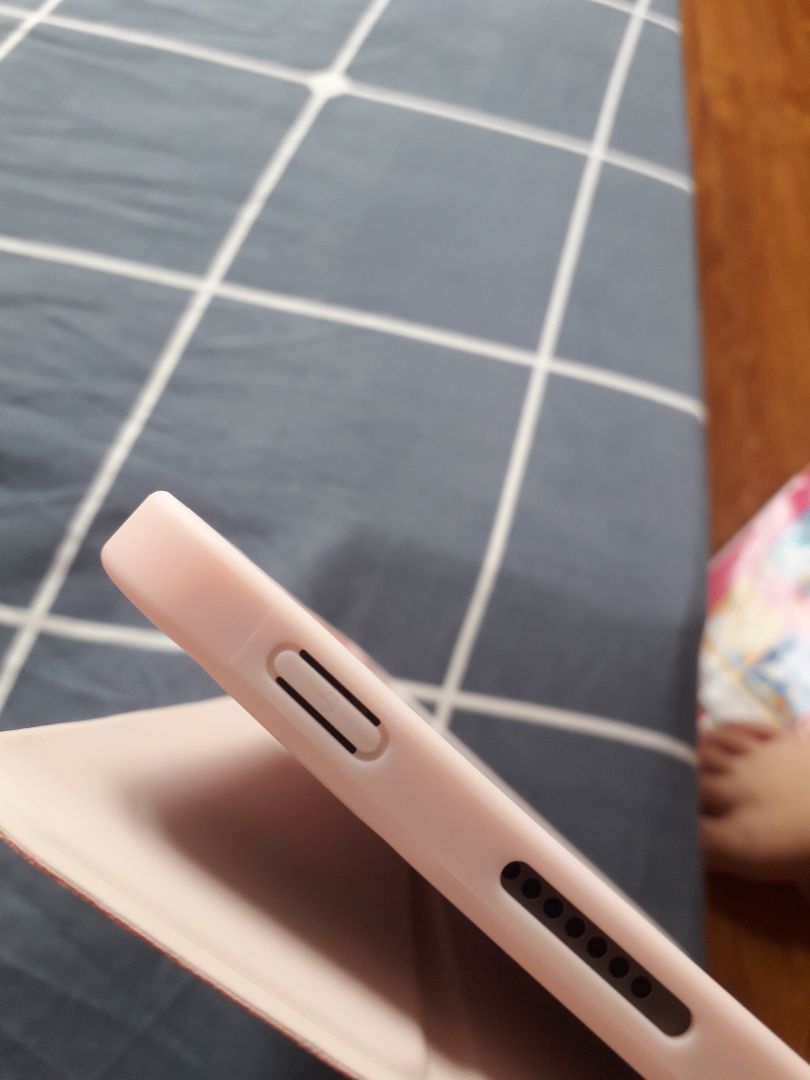 Thông tin sản phẩm dùng được cho Ipad air 4, ipad pro 11in. tuy nhiên khi nhận sản phẩm thì không đúng như mô tả. Nút nguồn của dòng ipad này là cảm ứng vân tay. tuy nhiên sản phẩm  của shop nút nguồn là nhựa bịt kín ko cảm ứng được. Liên hệ với shop nhiều lần nhưng không phản hồi. 
shop cho hỏi thủ tục đổi trả sản phẩm.