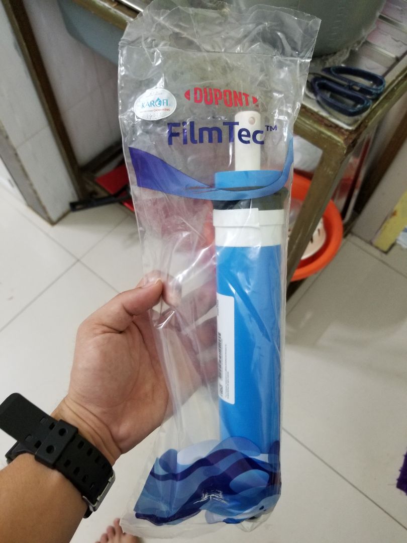 Hàng check trên ứng dụng thì đúng là chính hãng nhưng bao bì đóng gói mình không tin lắm. Trái tim của hệ thống lọc mà đóng gói băng bịch nhựa không có lấy 1 chữ hướng dẫn. Đóng gói bằng kiểu khèn hơ lửa nữa chứ. Không hiểu quy trình đóng gói kháng khuẩn kiểu gì. Kết quả lọc theo mình là lọc tốt. Nhà bán hàng có kèm theo tờ giấy về thay đổi quy cách đóng gói. Thôi thì tin theo vậy Hàng check trên ứng dụng thì đúng là chính hãng nhưng bao bì đóng gói mình không tin lắm. Trái tim của hệ thống lọc mà đóng gói băng bịch nhựa không có lấy 1 chữ hướng dẫn. Đóng gói bằng kiểu khèn hơ lửa nữa chứ. Không hiểu quy trình đóng gói kháng khuẩn kiểu gì. Kết quả lọc theo mình là lọc tốt. Nhà bán hàng có kèm theo tờ giấy về thay đổi quy cách đóng gói. Thôi thì tin theo vậy