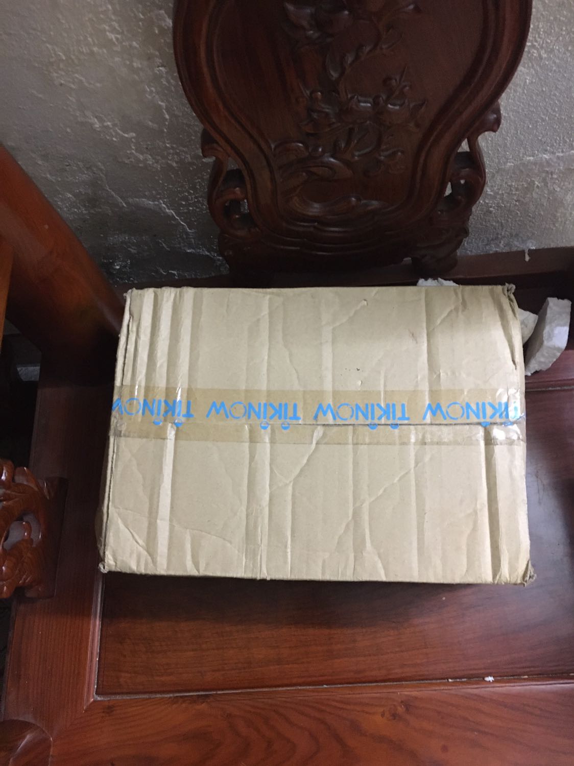 Chưa bóc thùng rượu