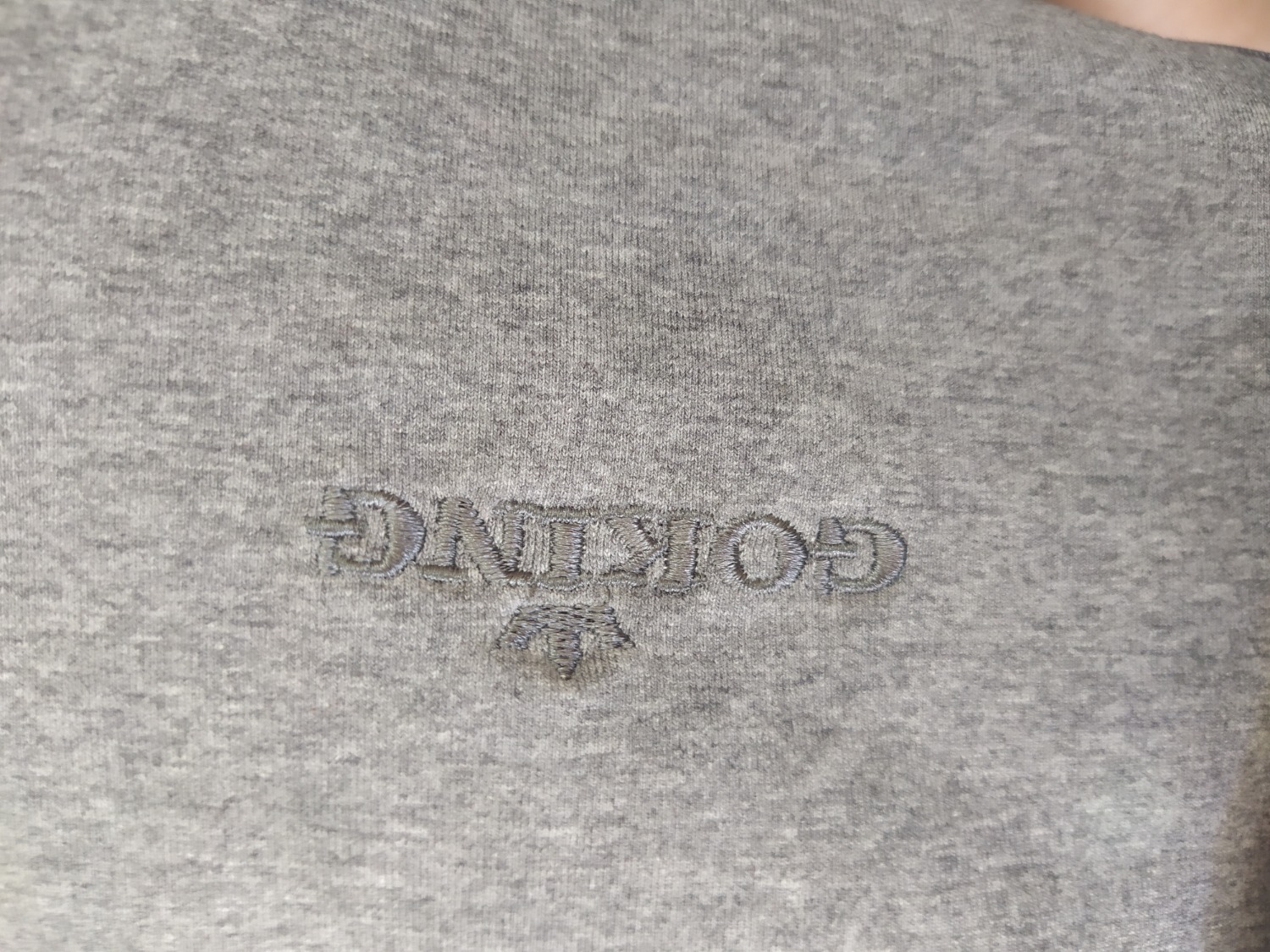 áo của shop đường may thẳng đẹp lắm, chất da cá thì dày dặn rồi, áo làm từ cotton 100% như shop nói thật shop làm ăn uy tín, chịu lần sau sẽ mua đồ của shop cho an tâm