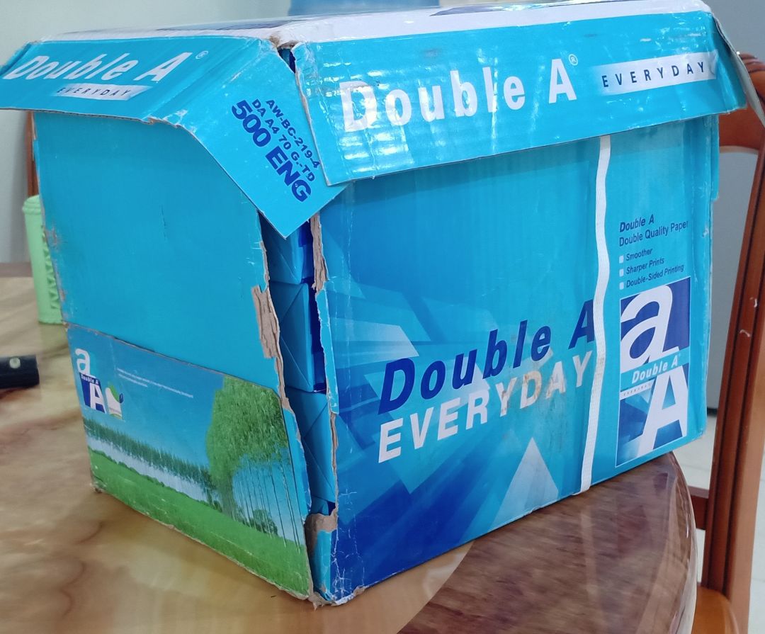 Giao hàng nhanh. Mình đặt 1 thùng giấy A4 như hình nhưng khi nhận thì thùng giấy cũ, rách..giấy gói bên trong cũng rách. Shop lưu ý khâu đóng gói, vận chuyển.