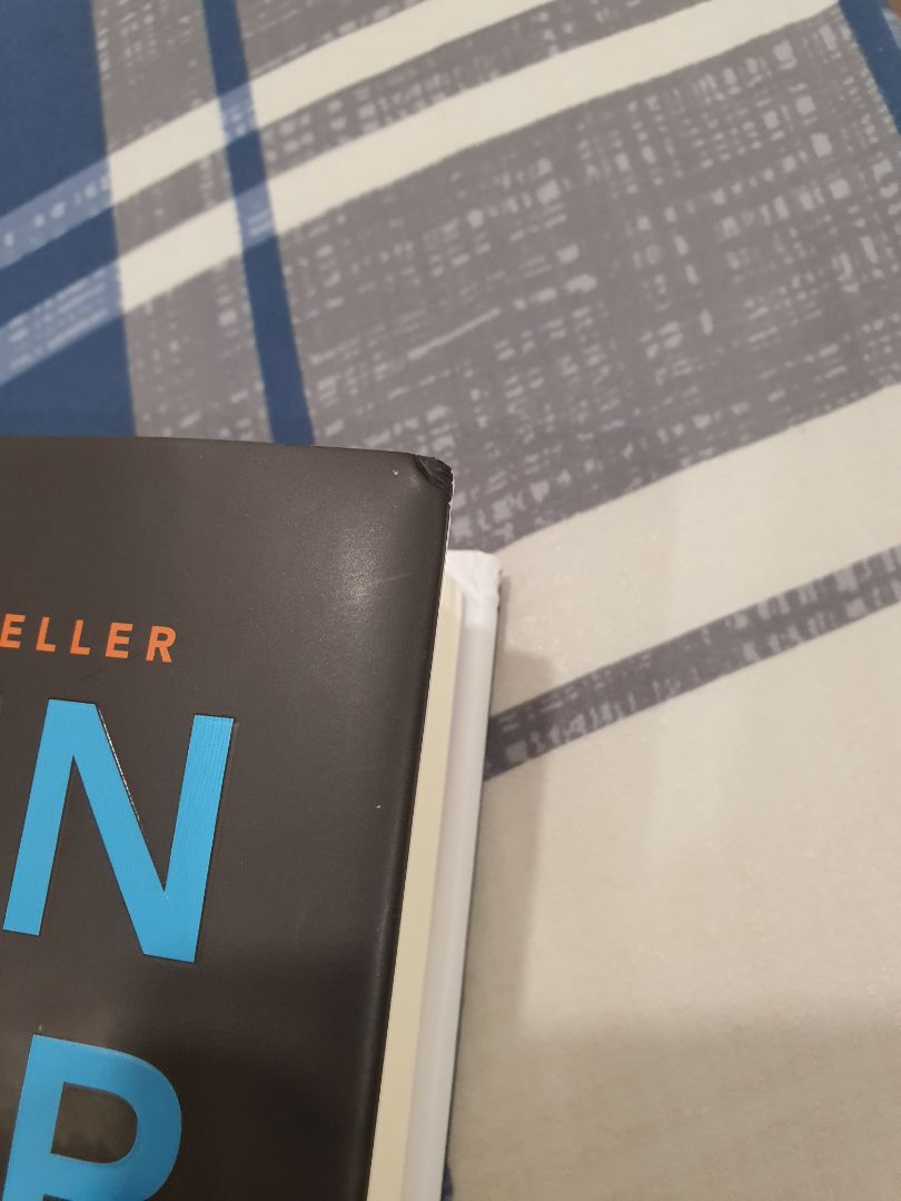 khá hài lòng về sản phẩm, chất lượng bìa, giấy tốt, in đẹp...đóng gói cẩn thận, có đệm các góc nhưng vẫn cấn móp 1 tý khi vận chuyển nhưng nhìn chung ko ảnh hưởng lắm.