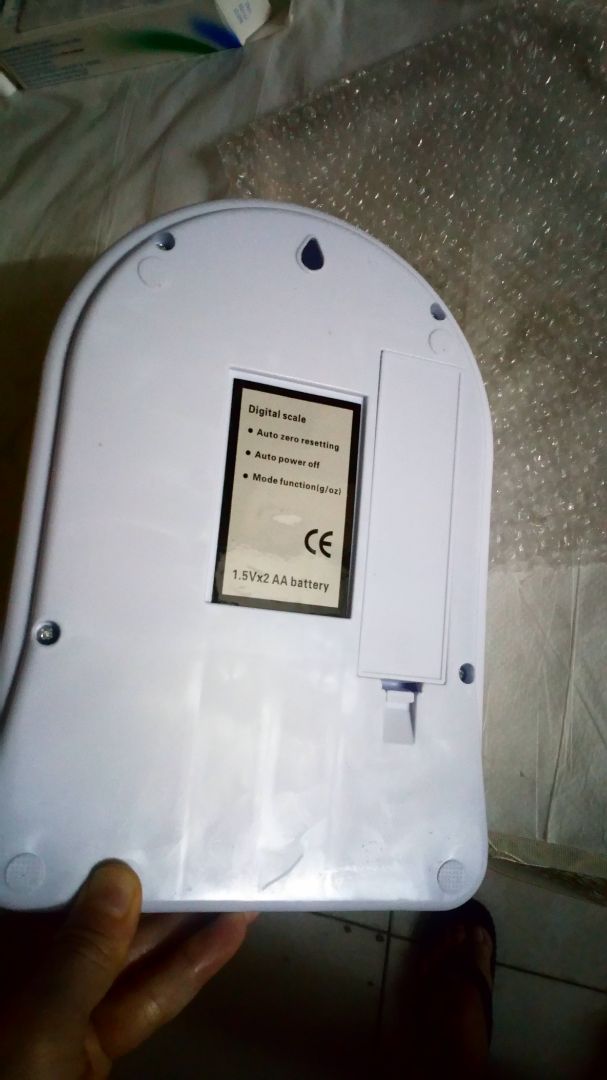 Cân chính xác! Mới, tốt. Có tặng 2 pin AA. Lắp pin cẩn thận, vì cân mới hơi khó vào khớp. Cân Xài rất tốt xứng với tầm giá 55k + 14k phí ship ở SG. Hy vọng xài bền. TikiNow giao hàng rất nhanh. Cân chính xác! Mới, tốt. Có tặng 2 pin AA. Lắp pin cẩn thận, vì cân mới hơi khó vào khớp. Cân Xài rất tốt xứng với tầm giá 55k + 14k phí ship ở SG. Hy vọng xài bền. TikiNow giao hàng rất nhanh.