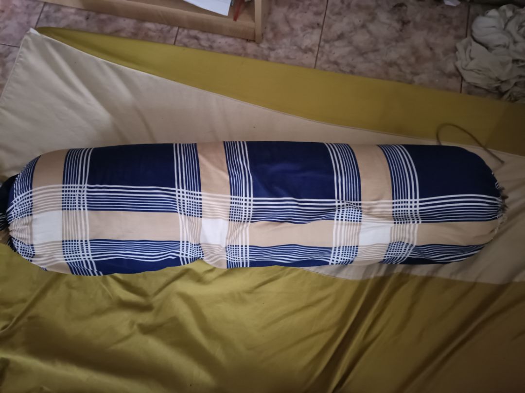 gối chất lượng khá tốt, êm ái ngủ mang lại cảm giác khá dễ chịu. Khâu giao hàng tưởng sẽ cồng kềnh hoá ra lại gọn nhẹ không tưởng vì được hút chân không.