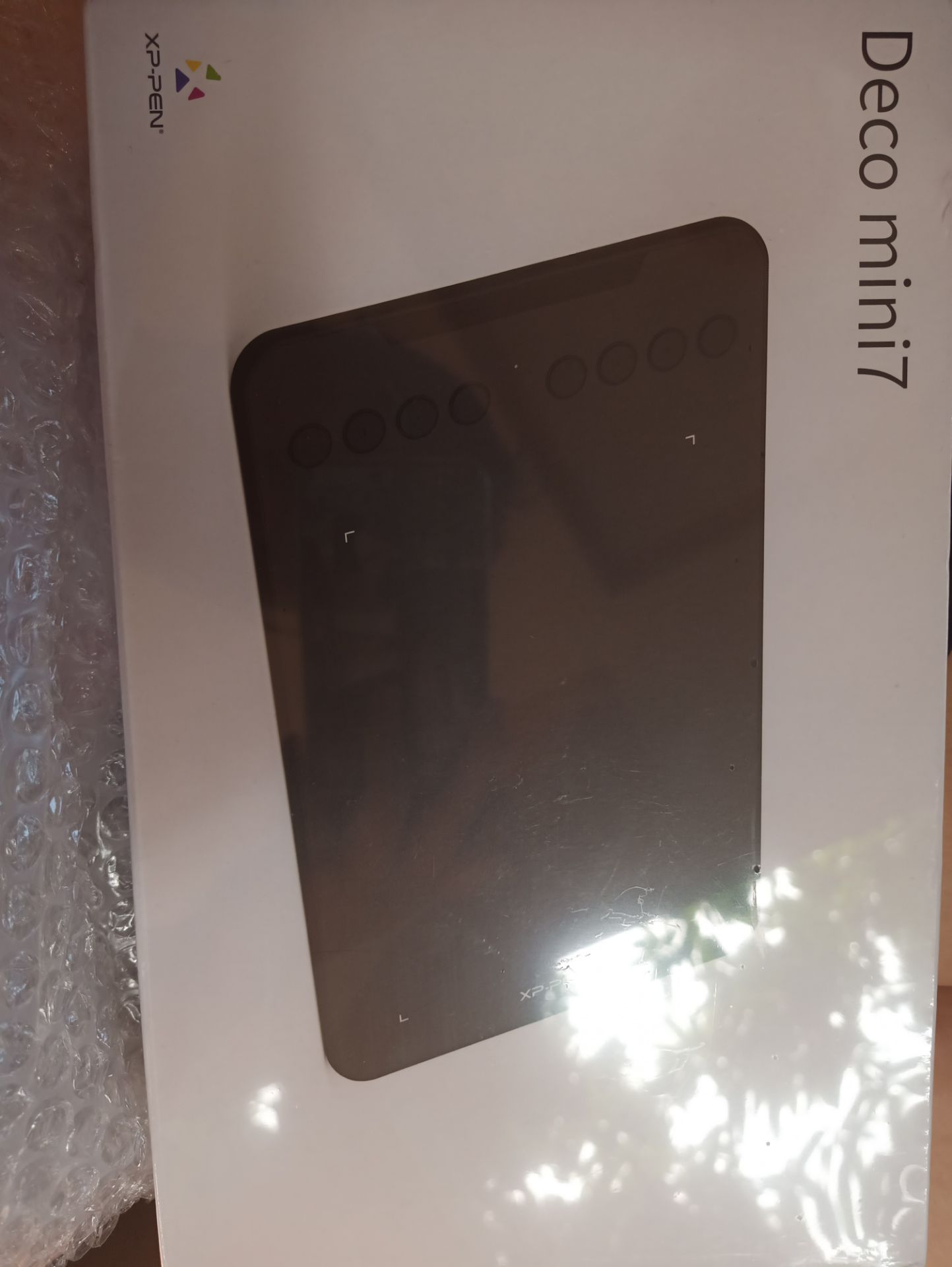 Giao hàng nhanh, sản phẩm xịn và mới chưa bóc seal, bút nhạy và nhanh.