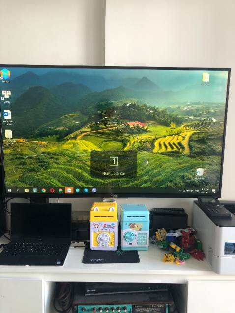 Nhỏ gọn, đẹp. Phím bấm êm vừa đủ tạo cảm giác gõ. Độ nặng và độ bám vừa đủ giúp bàn phím cố định khi làm việc. chuyển đổi qua lại giữa 2 thiết bị nhanh bằng 2 phím riêng ngay trên bàn phím. Có thể vừa làm việc vừa trả lời tin nhắn trên Phone nhanh chóng. Cài đặt thêm phần mềm trên trang support của Logitech để hiện thông báo Capslock và Numlock Nhỏ gọn, đẹp. Phím bấm êm vừa đủ tạo cảm giác gõ. Độ nặng và độ bám vừa đủ giúp bàn phím cố định khi làm việc. chuyển đổi qua lại giữa 2 thiết bị nhanh bằng 2 phím riêng ngay trên bàn phím. Có thể vừa làm việc vừa trả lời tin nhắn trên Phone nhanh chóng. Cài đặt thêm phần mềm trên trang support của Logitech để hiện thông báo Capslock và Numlock