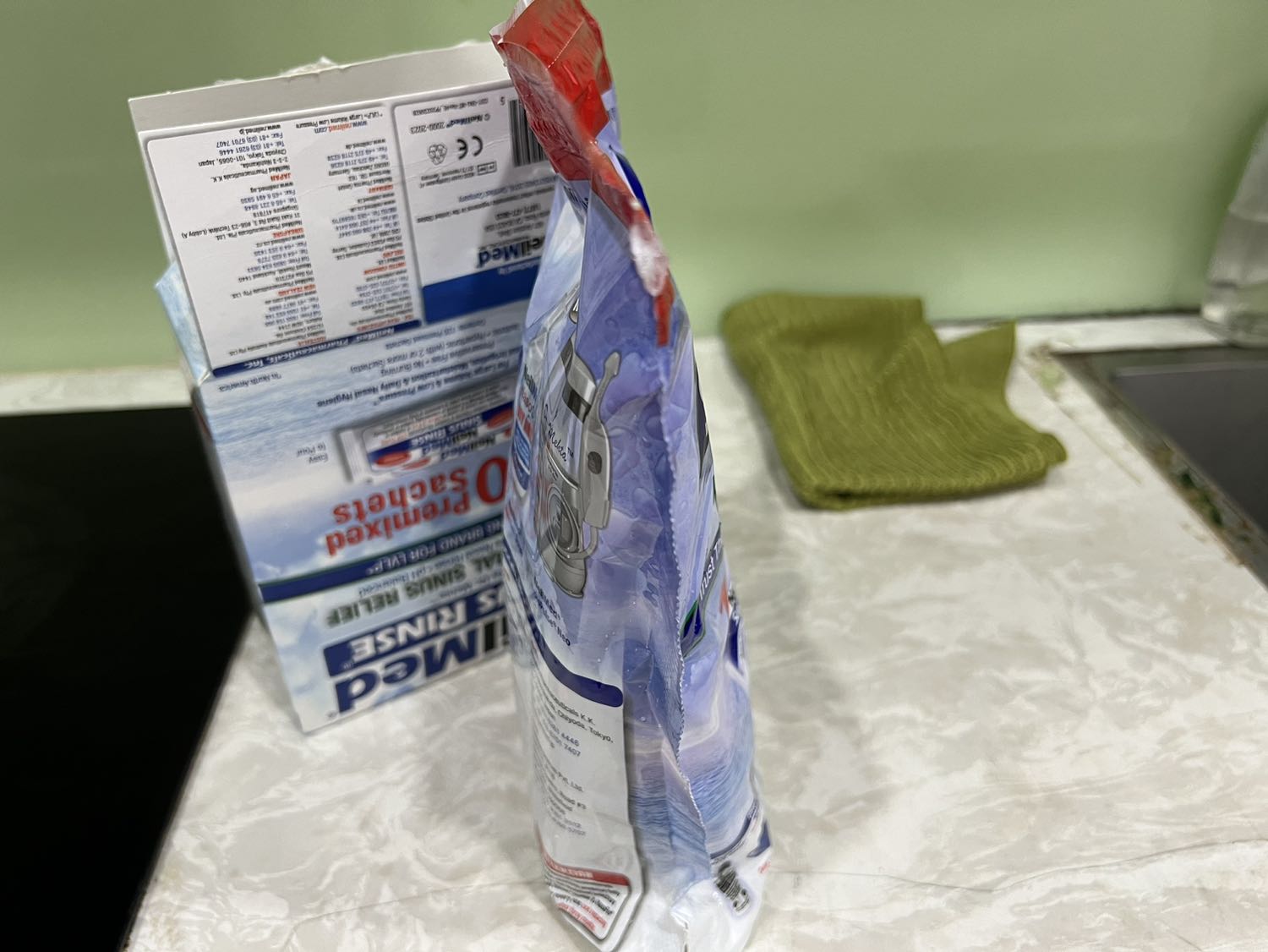 Túi nilon bị thủng làm muối rơi *** trong hộp, sản phẩm kém chất lượng được người bán dán lại bao bì. Túi nilon tôi vẫn để nguyên chưa xé ra, đề nghị đổi sản phẩm khác!!!!
Đánh giá 1 sao nhưng ko đc. Tiki làm ăn ntn thất bại là đúng thôi