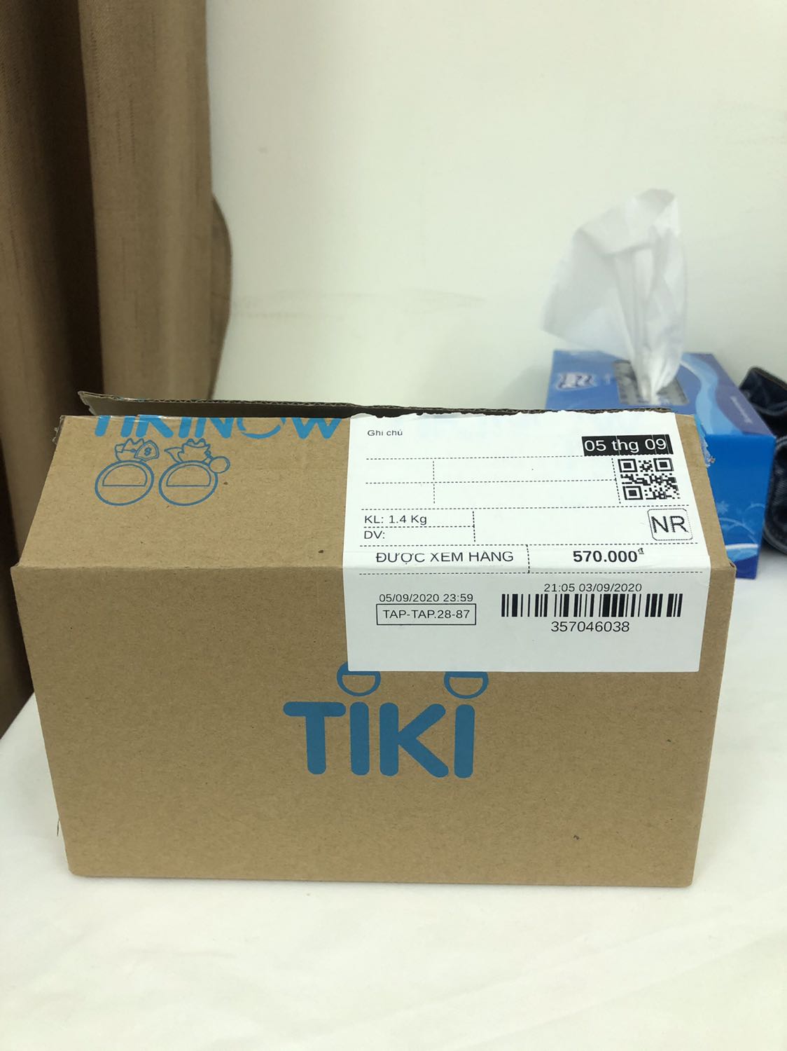 Mình bị suy giãn tĩnh mạch nhẹ, chỉ bị nổi gân xanh sau chân chứ không bị sưng phù hay tê nhức như người khác, mình có dùng loại viên uống cảu nhãn hiệu này khá hiệu quả nên mua thêm kem thoa bôi bên ngoài xem hiệu nhanh hơn nữa không. 
Bạn nào có triệu chứng như mình thì cứ dùng nhãn hiệu này 99% là hết nhé, còn mấy trường hợp nặng hơn thì mình không rõ lắm.