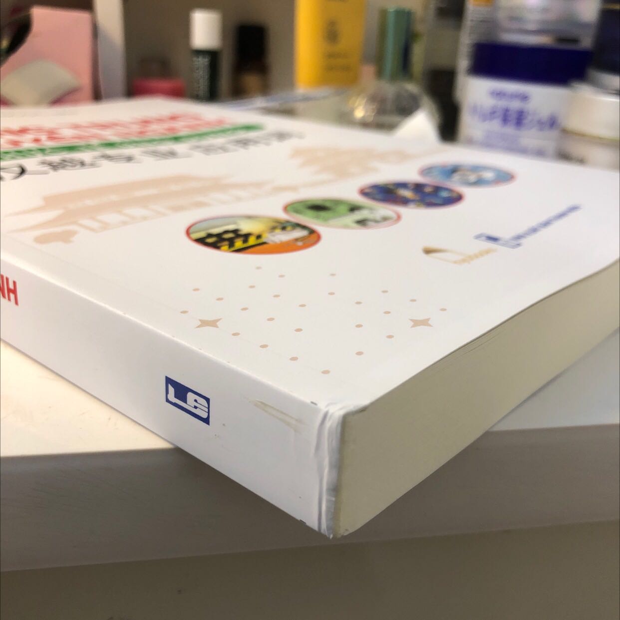 Đóng gói chắc chắn, giao hàng nhanh, a shipper nhiệt tình!
Chất lượng in ấn tốt, chỉ là chắc do quá trình vận chuyển góc sách bị nhàu.