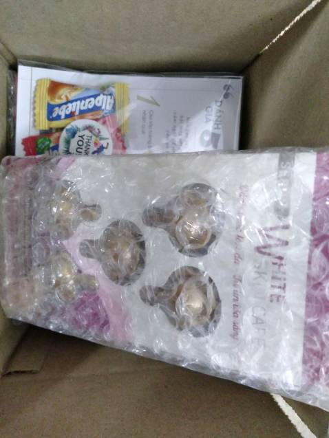 Uống 1 hộp thấy da đc cải thiện nên mạnh dạn mua thêm 2 hộp hôm sales. Được shop tặng thêm vỉ serum tiếc nên xài thử mà ko ngờ thấm nhanh và dưỡng ẩm tốt phết. Đợt tới mình sẽ canh sales  mua tiếp hộp serum