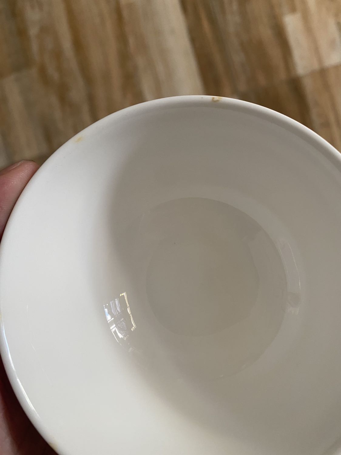 Đừng mua kẻo hối hận. Kệ chén bị rỉ xét rất nhiều sẽ làm chén bị có vết ố vàng lên chén chà rửa rất mệt mỏi mà không hết. Lại phải tốn tiền mua kệ mới, thật sự thất vọng với sản phẩm này!