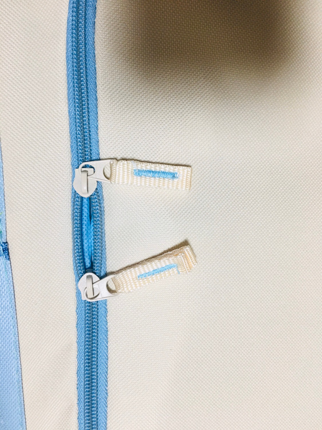 Đơn giản 1 từ thôi, đẹp và bền chắc. khung chắc chắn cứng capp. Màu sáng đẹp và rộng rãi. Rất ưng mắt, có điều mình thích đc chọn màu hơn chứ đây ngẫu nhiên; nhưng ko sao. Đơn giản 1 từ thôi, đẹp và bền chắc. khung chắc chắn cứng capp. Màu sáng đẹp và rộng rãi. Rất ưng mắt, có điều mình thích đc chọn màu hơn chứ đây ngẫu nhiên; nhưng ko sao.