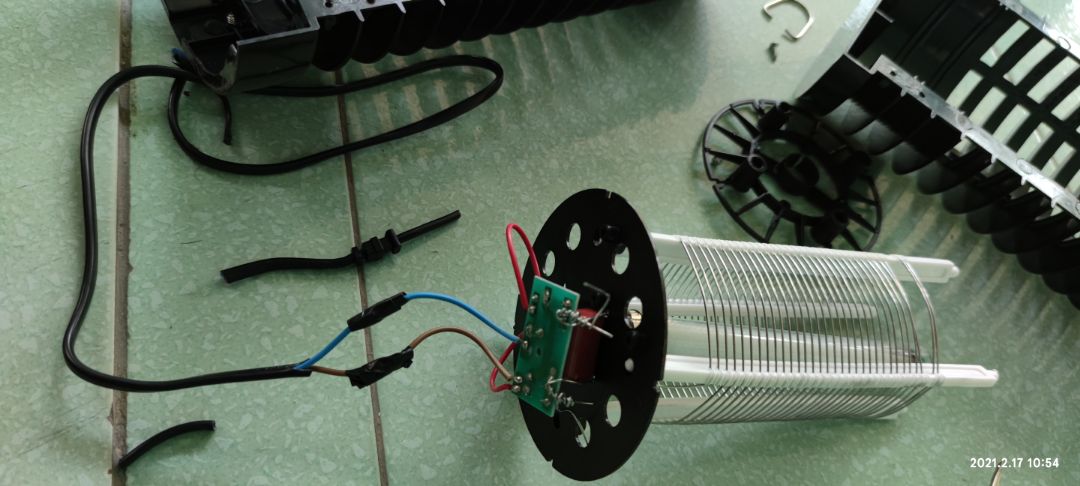 Tôi thấy hàng rất mới và ngon. Tuy nhiên chắc do quá trình vận chuyển hành thì bóng đèn có thể lõng chui, về mà không cháy hoặc chập chờn như trường hợp tui tháo ra vận bóng lại chặt là dùng ngon ngay.