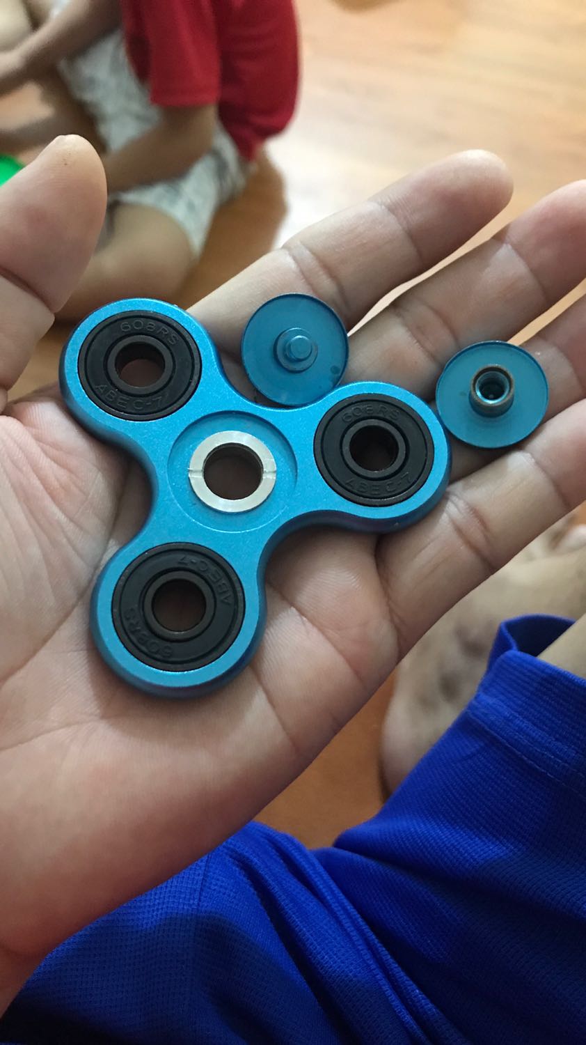 Tôi k hiểu tại sao cái này có thể có giá 144k được nhỉ
Nhóc nhỏ chơi dc đúng 3 phút là nát tan