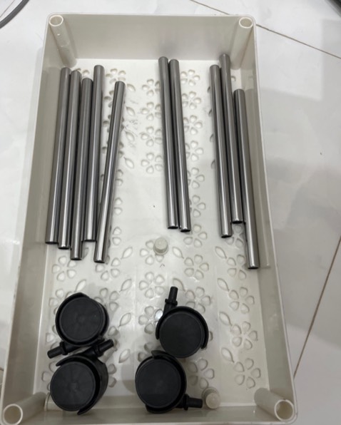 Giao có 10 thanh rồi làm sao lắp đủ, không có hướng dẫn lắp, nhắn tin hỏi shop thì shop kêu yêu cầu đổi trả lại tiki rồi shop gửi cho kiện mới. 
Mình đi làm chứ đâu có ở nhà đâu mà chờ nhân viên tiki đến lấy. Thùng thì ko phải nhỏ để mà bê vô cty. Lúc nv tiki giao ngay lúc ko có ai ở nhà thì nv tiki cũng đã khó chịu r, giờ còn đổi trả và chờ gửi lại nữa. Làm gì mà tiện cho cả đôi bên thì làm shop ơi, còn phiền quá thì thôi coi như mình bỏ một tầng vậy.