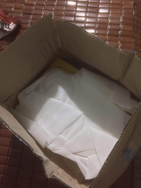 Sách đẹp, nội dung hay. Giao hàng khá nhanh, ở tỉnh lẻ nhưng chỉ mất 3 ngày để giao hàng . Tuy nhiên khâu đóng gói gây thất vọng lớn, đóng gói sơ sài, không có chống sốc làm cho sách bị móp méo