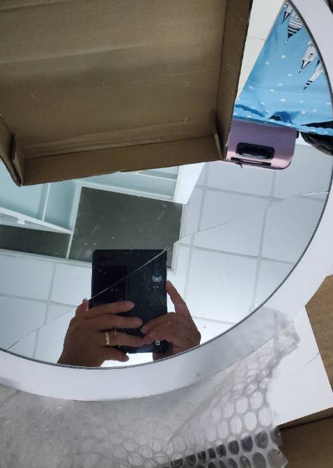 Trường hợp giao hàng vỡ kiếng này giải quyết sao đây shop ơi