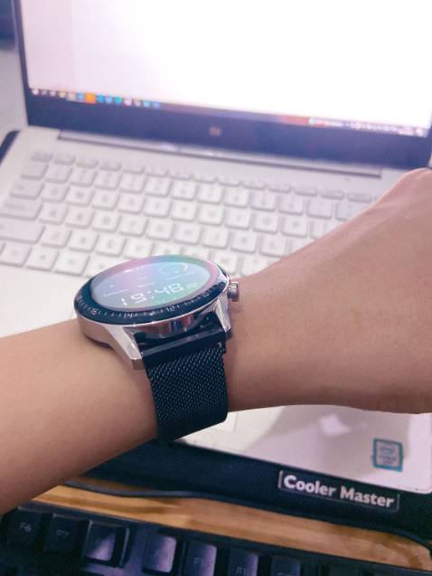 Dây đẹp, gia công tốt, rất hợp với đồng hồ và dây cũng không quá mỏng, lên tay bao đẹp
Có tặng kèm chốt gắn, mình quất luôn 2 bộ Đen và Bạc
Lưu ý là các bạn nên đo đúng size để gắn vừa, lúc đầu mình tưởng Shop giao nhầm size nhưng khi chat với Shop mới biết là do mình đo bị nhầm 2mm chứ Shop gửi hàng rất chuẩn. Đánh giá Shop 5 sao, sẽ còn quay lại ủng hộ