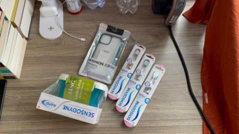 - Hàng đóng trong hộp giấy có bọc chống sốc cẩn thận, giao nhanh, đúng và đủ số lượng tuy nhiên sản phẩm có bụi bám và khá dơ, không hài lòng nhất việc này;
- Bàn chải sản xuất từ tháng 3/2023 tại Ấn Độ; 
- Giá mua 31/03/2024: 45.000/Cái.
- Chưa sử dụng nên chưa biết thực tế dùng ra sao, hy vọng ổn.
- Nhân viên giao nhận tiki lịch sự.