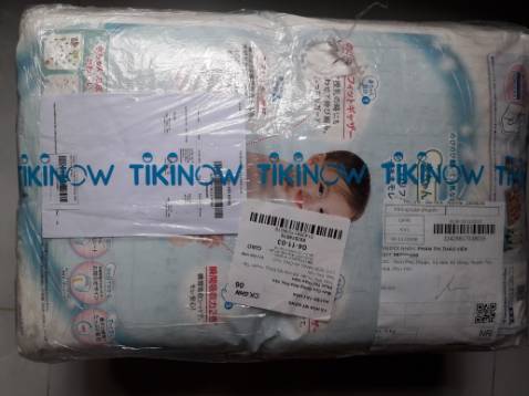 Tiki giao hàng bị rách thủng lỗ tận bên trong lớp tã. Rất mong đơn vị giao hàng xử lý đổi trả sớm.