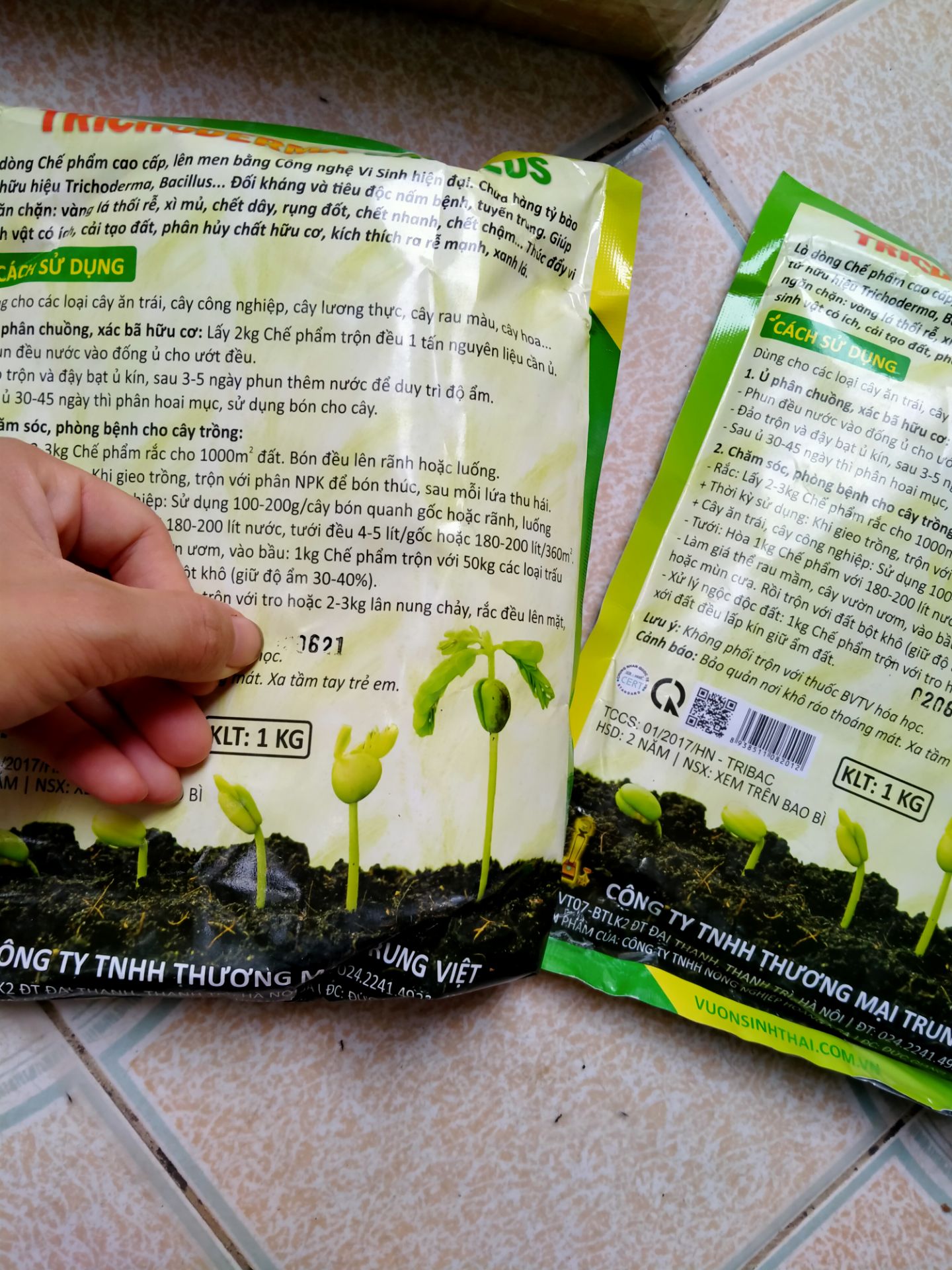 sản phẩm dùng ổn. điểm trừ đó là phần ngày tháng sản xuất rất dễ bị tẩy xóa chỉ cần lấy tay cọ nhẹ cũng đi hết luôn, vẫn mong nhà sản xuất cải thiện lại vấn đề này.