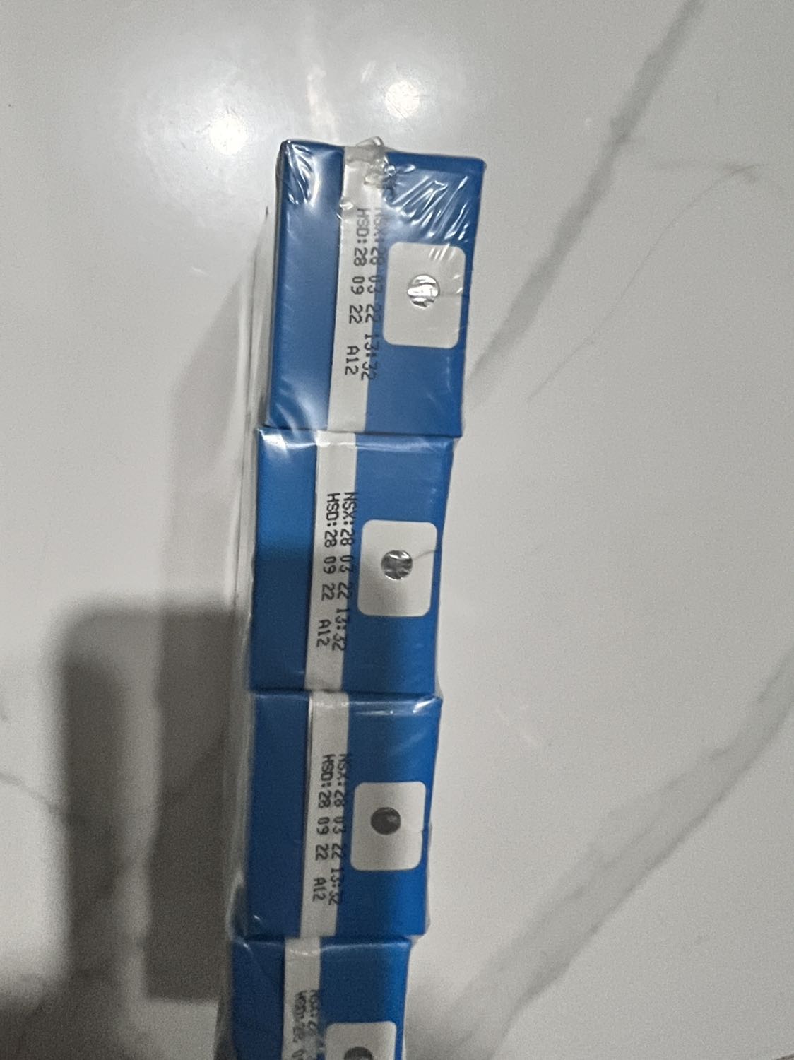 Sản phẩm mua lúc giá còn mềm, hàng giao trong ngày, giao siêu nhanh luôn, đóng gói cẩn thận, nguyên vẹn cả thùng bên ngoài lẫn bên trong, date sản phẩm mới và còn rất xa. Cảm ơn tiki và shop !